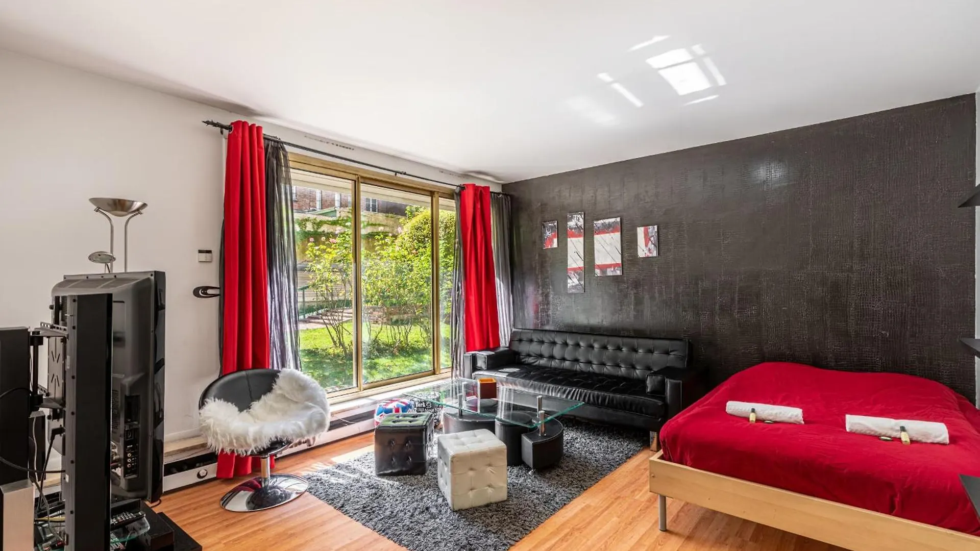 Guestready - Airy Studio With Courtyard View Paris Apartment
