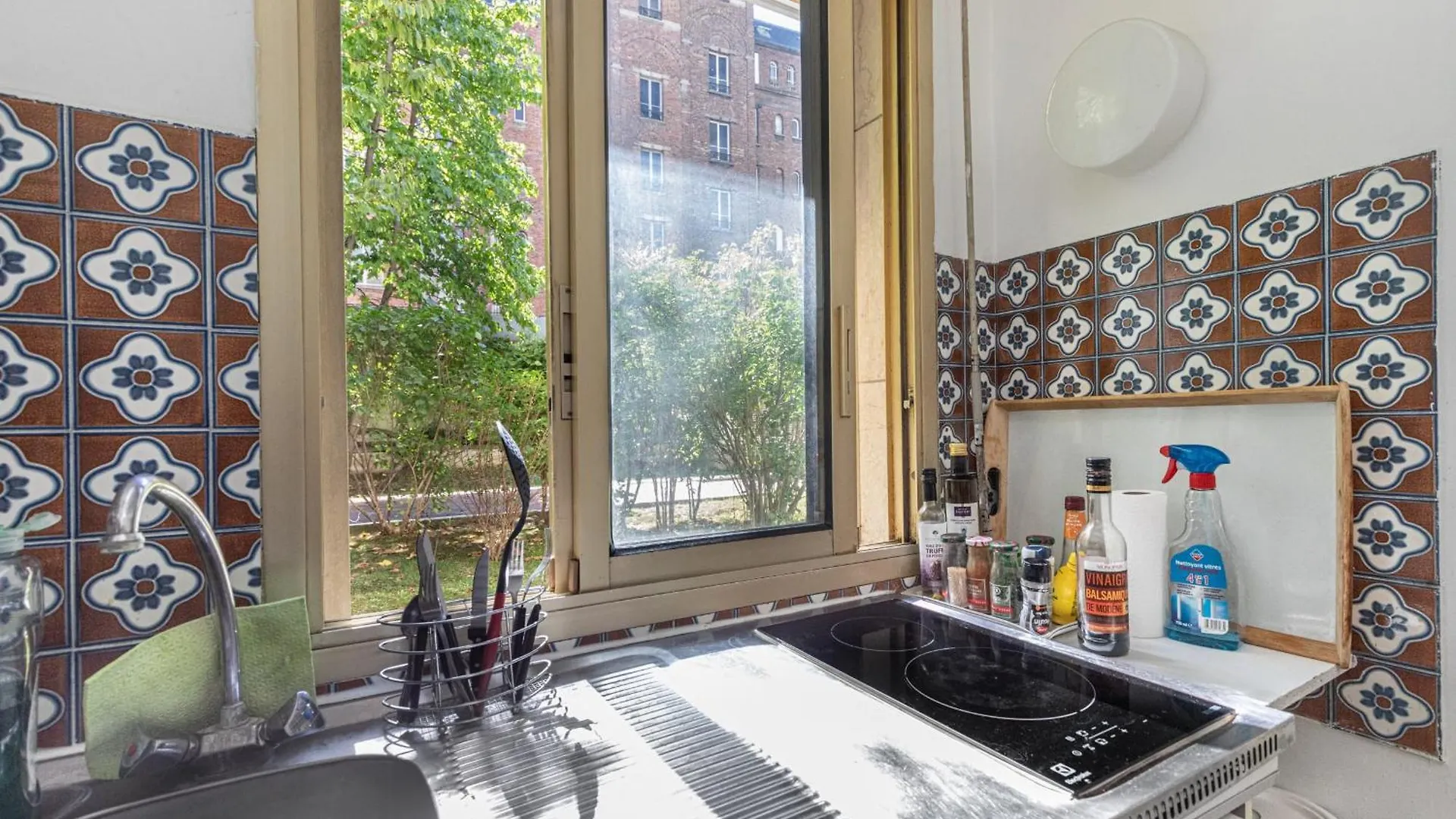 Guestready - Airy Studio With Courtyard View Paris 0*,  France