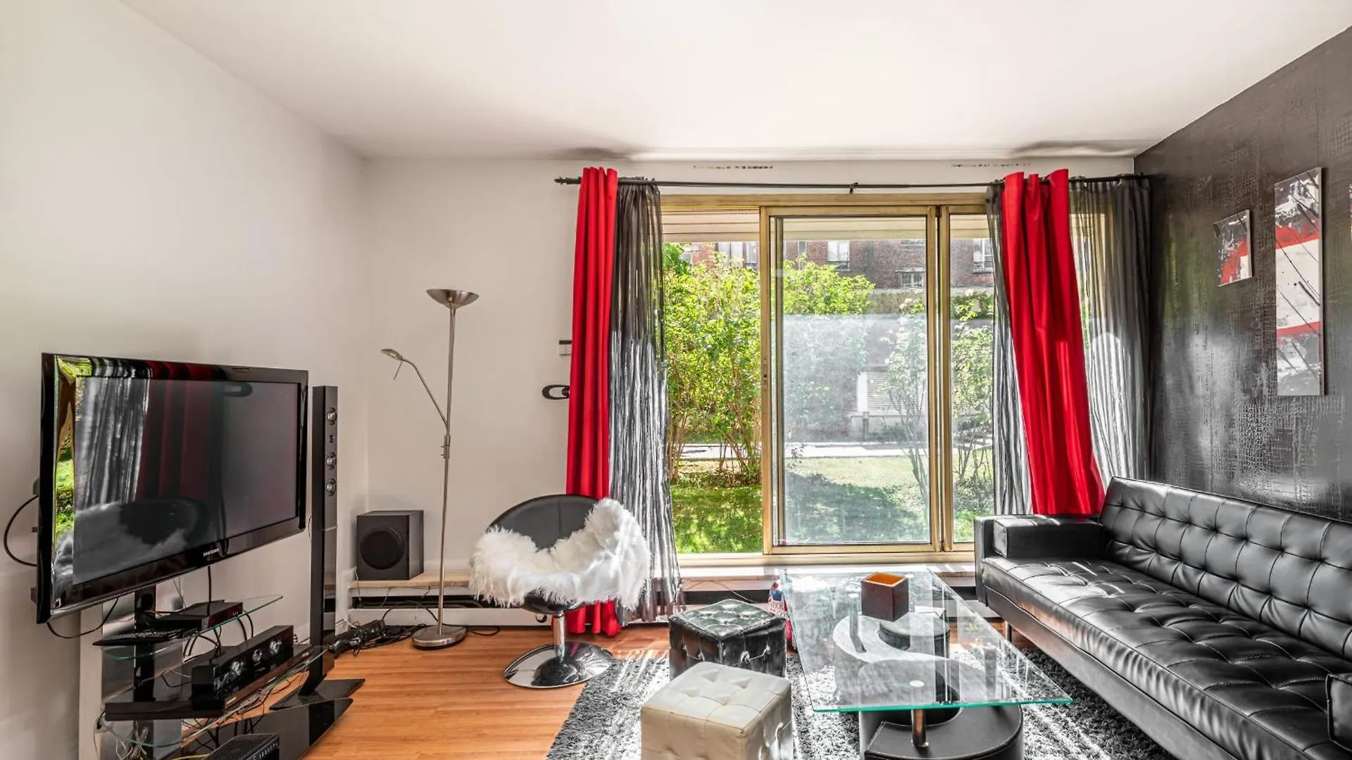 Guestready - Airy Studio With Courtyard View Paris Apartment